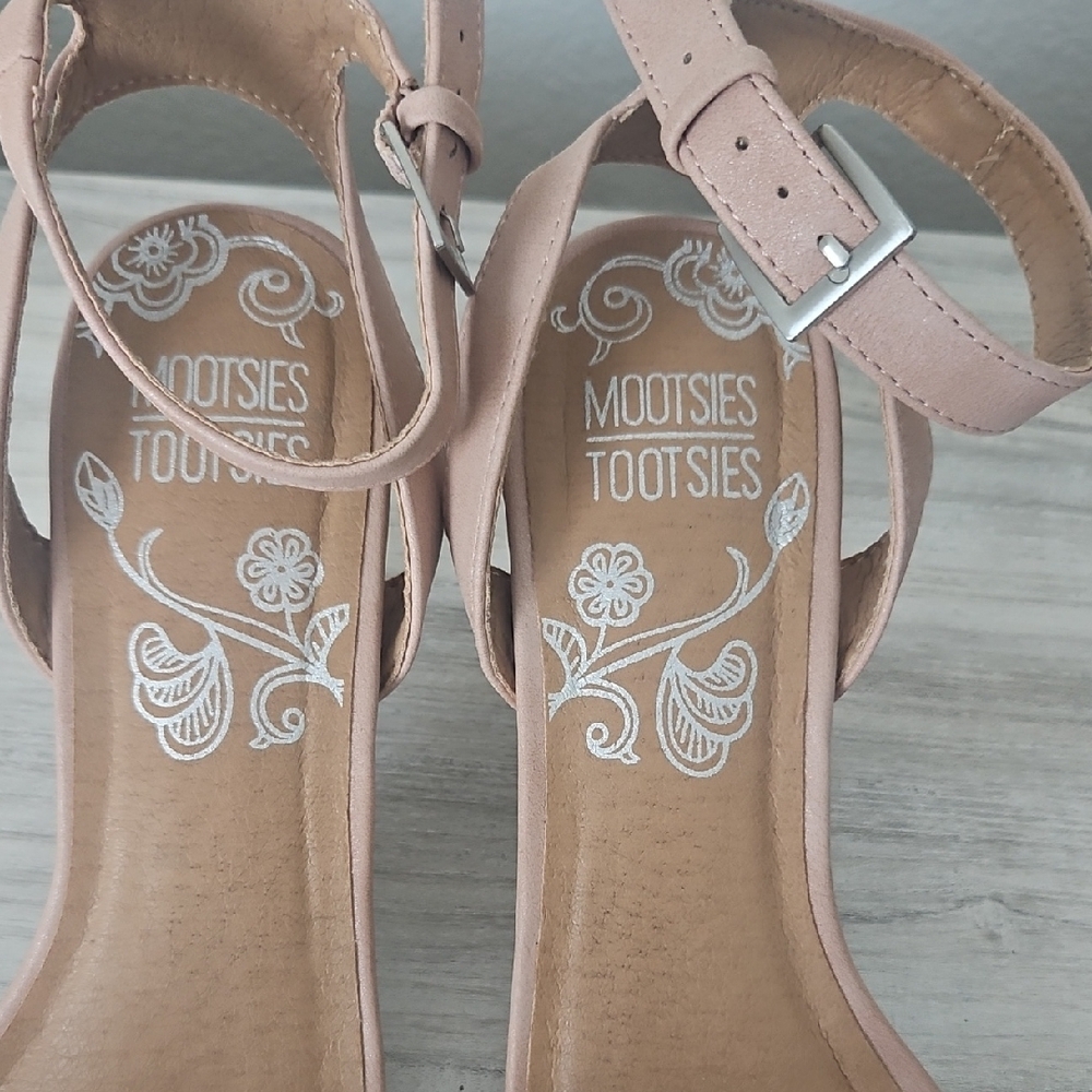 Mootsies Tootsies Pink Floral Sandals - Picture 2 of 5